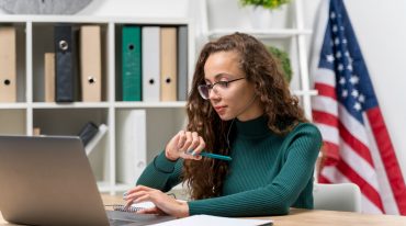 medium-shot-girl-with-laptop-headphones-studying